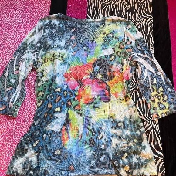 Colorful Abstract Print Top - Picture 2 of 2